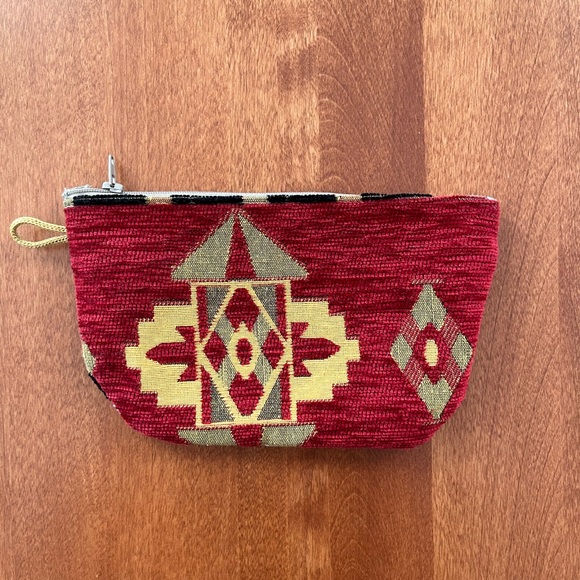 (Free) Aztec Print Make Up Bag - Picture 2 of 5